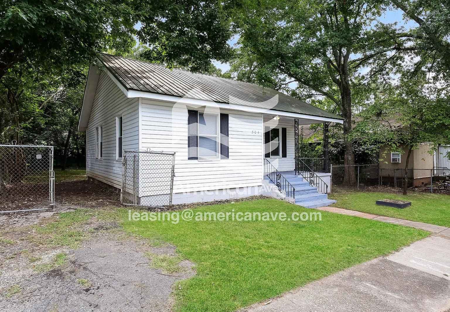 2 bed, 1.0 bath, 925 sqft, $1,325 — Photo 2