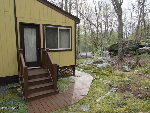 5th image of 328 Maple Ridge Dr