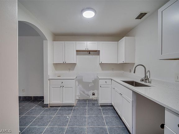 2nd image of 1591/1589 Gilbert Ave S