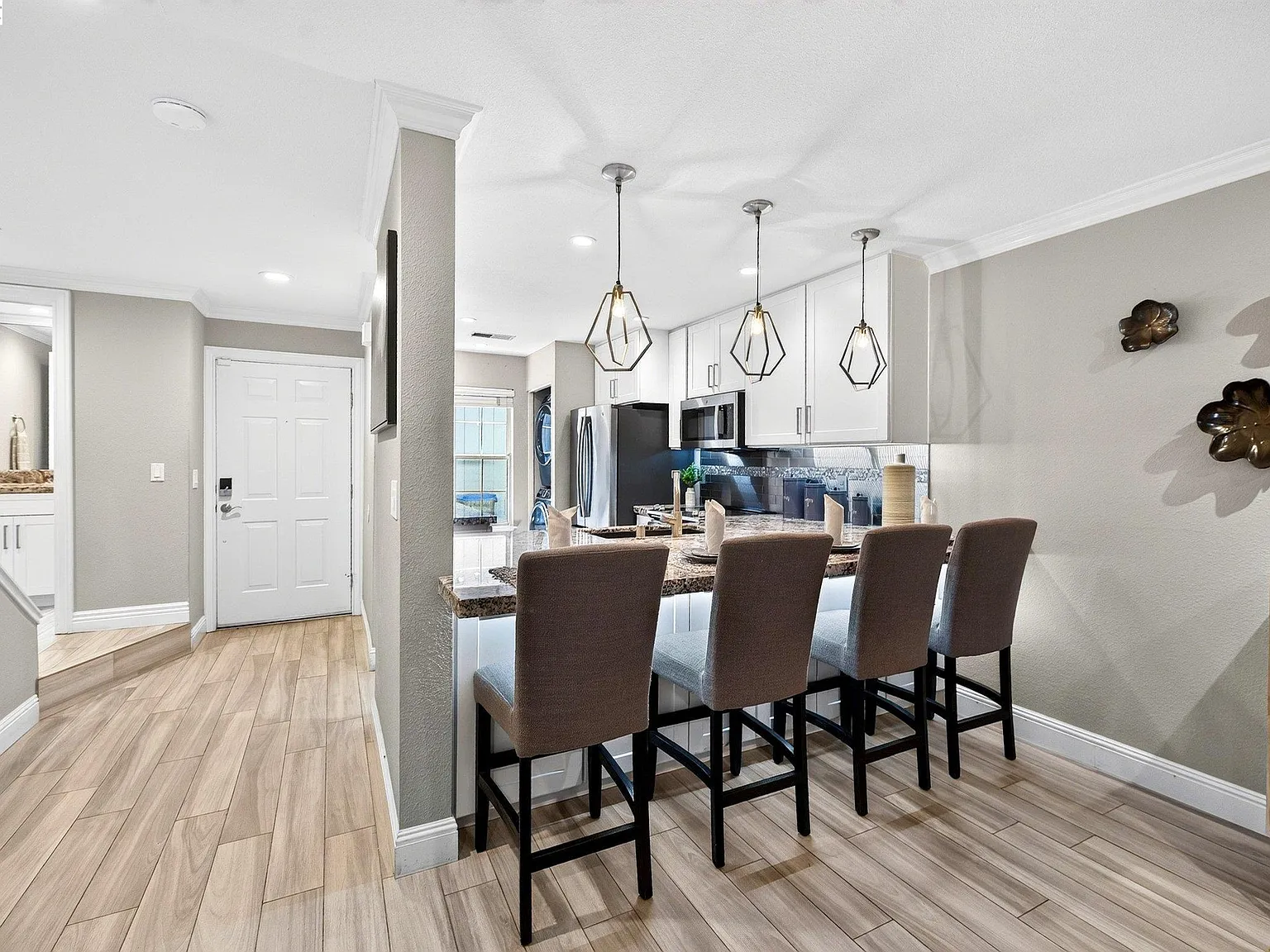 2 bed, 1190 sqft, $3,200 — Photo 3