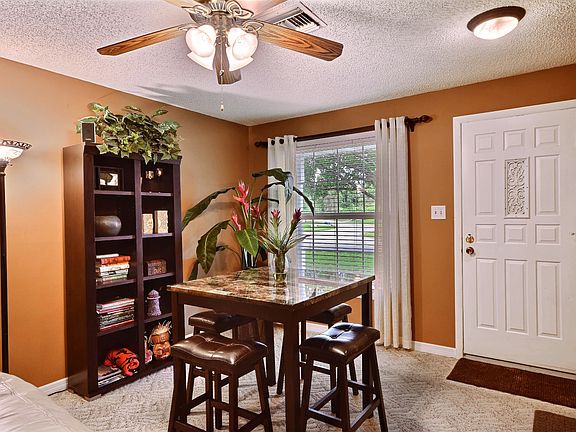 5th image of 1113 Blossom Dr