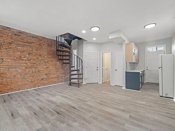 3rd image of 833 N Washington St #3