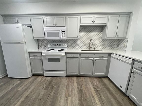 Just updated! Beautiful modern Kitchen featuring Granite tops and New Appliances