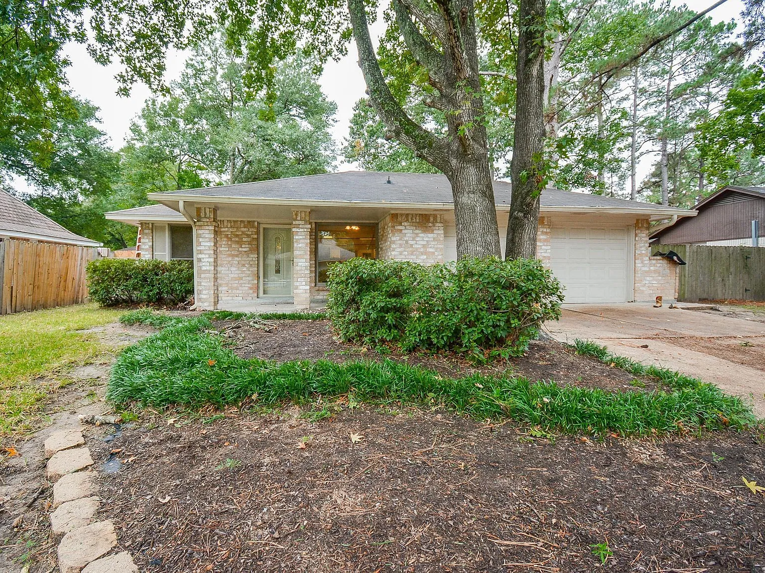 3 bed, 2.0 bath, 1052 sqft, $1,650 — Photo 1