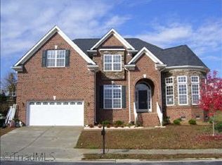 1900 Waterford Village Dr, Clemmons, NC 27012