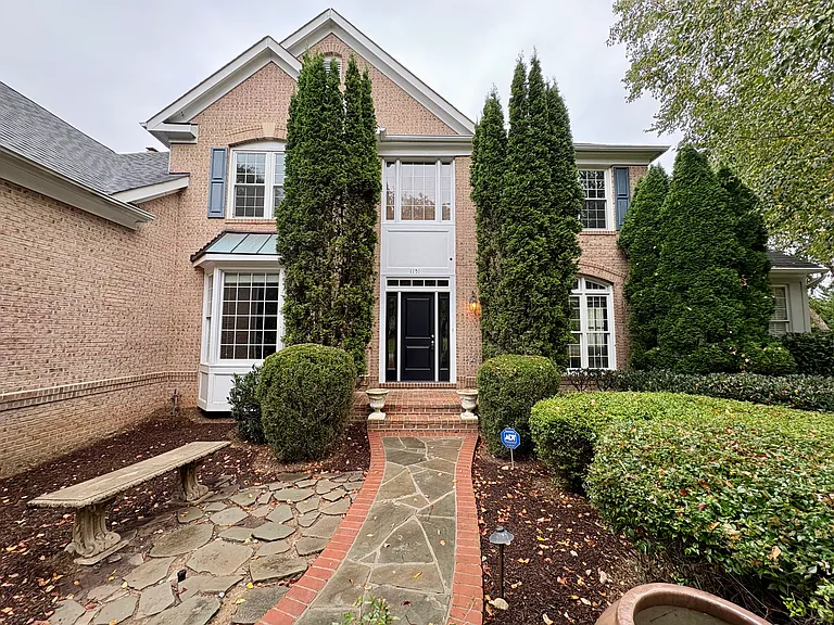 1151 Fieldview Dr — Photo 2