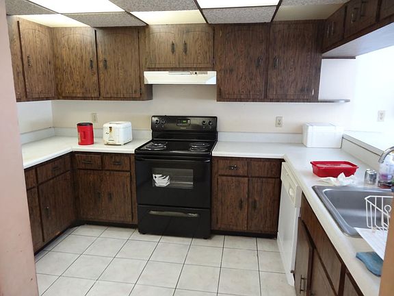 Kitchen, new stove