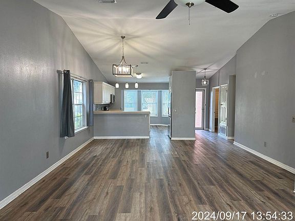 3rd image of 409 Peregrine Ct