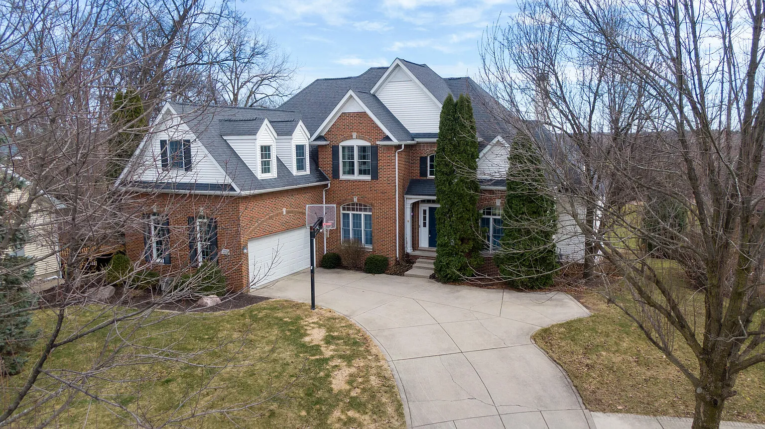 275 Bruntsfield Ct photo 1