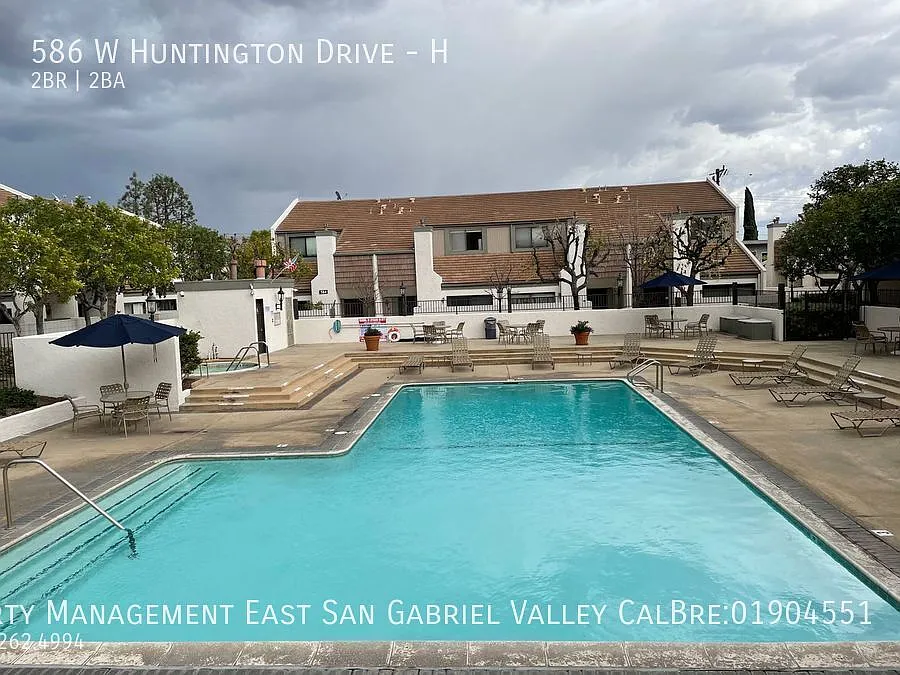 Fantastic Condo In Prime Arcadia Location — Photo 3