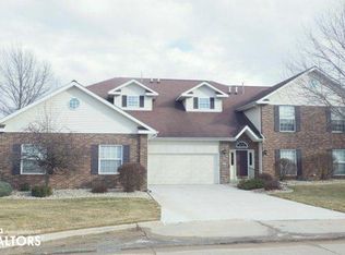 1408 Orchard Meadow Dr APT B, Burlington, IA 52601
