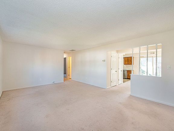 5th image of 11 Essex Ln APT 5A