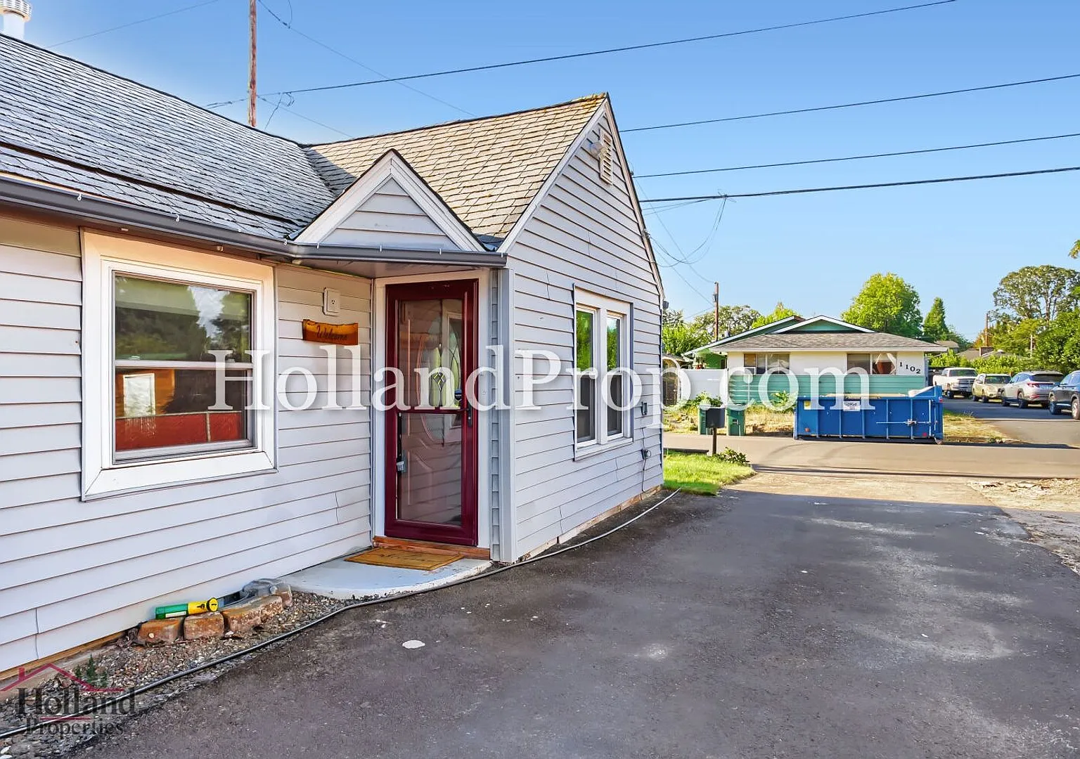 Welcome Home to Your Perfect Hillsboro Retreat! — Photo 2