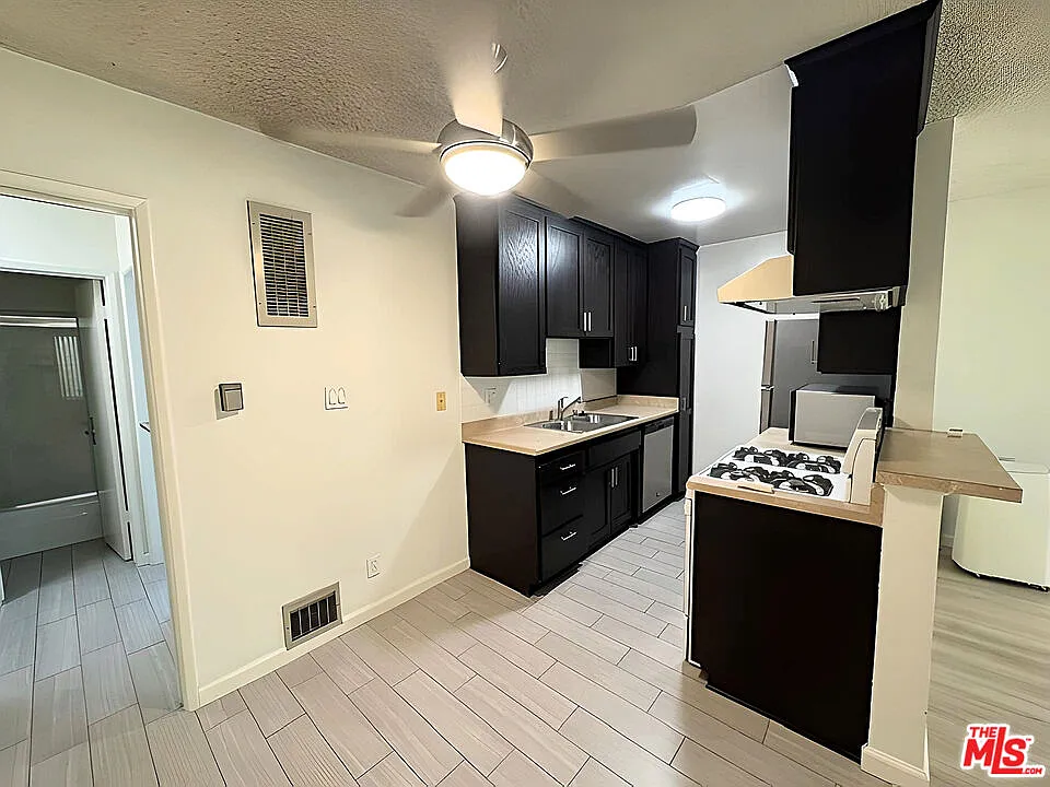 1 bed, 1.0 bath, $2,295 — Photo 3