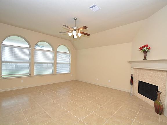 3rd image of 28907 Davenport Dr