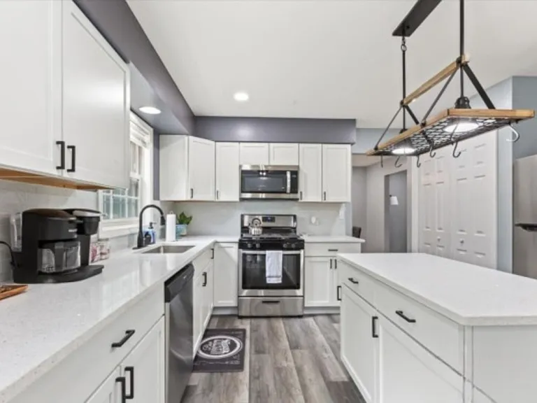 N Lakeview Dr — Photo 18