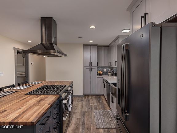 4th image of 810 Dogwood St