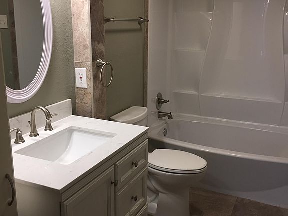 4th image of 821 Creekside Dr