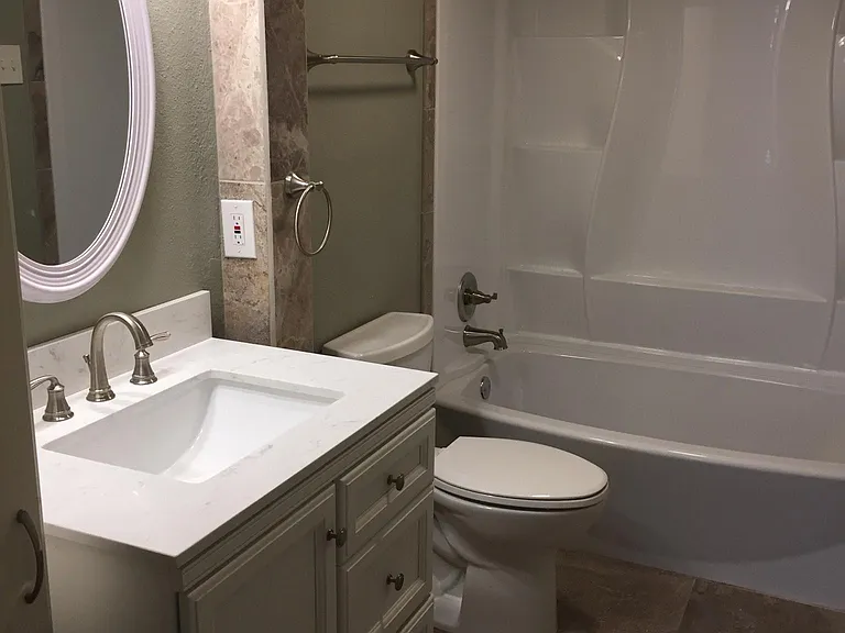 821 Creekside Dr — Photo 4