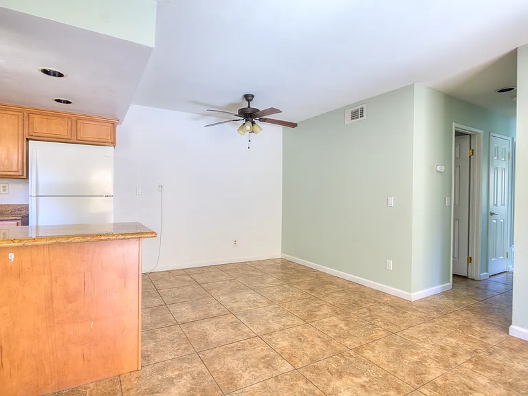 1116 W Blaine St #203 — Photo 6