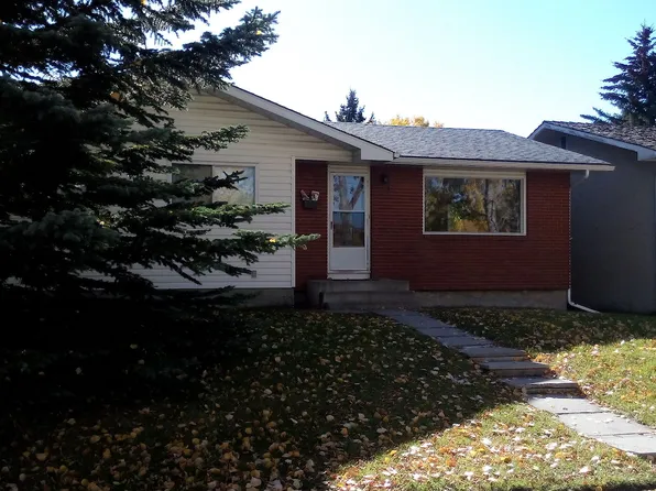 4931 Vienna Dr NW, Calgary, AB T3A 0W8