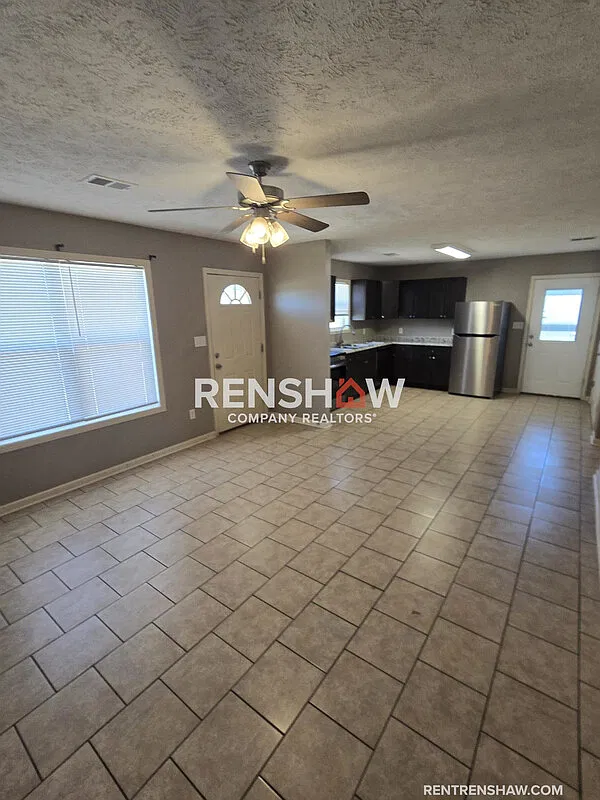 3 bed, 2.0 bath, 1176 sqft, $1,300 — Photo 3