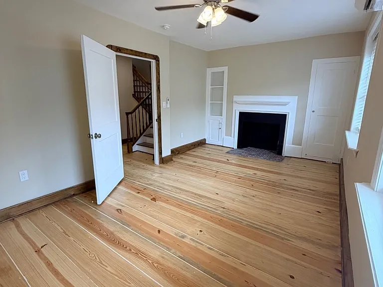 121 E Union St — Photo 31