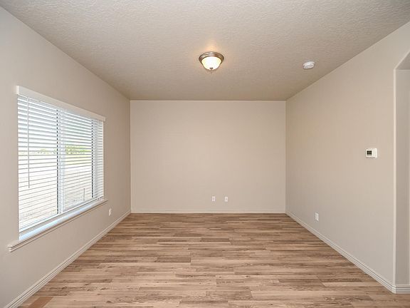 4th image of 824 N Old Fort Dr