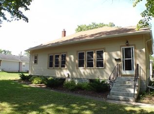 709 Olive St, Woodstock, IL 60098