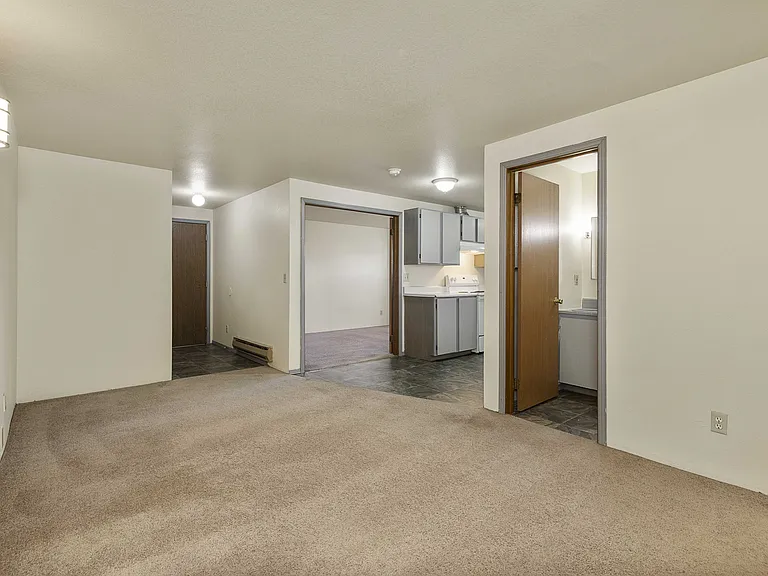 Dry Creek Apartments — Photo 23