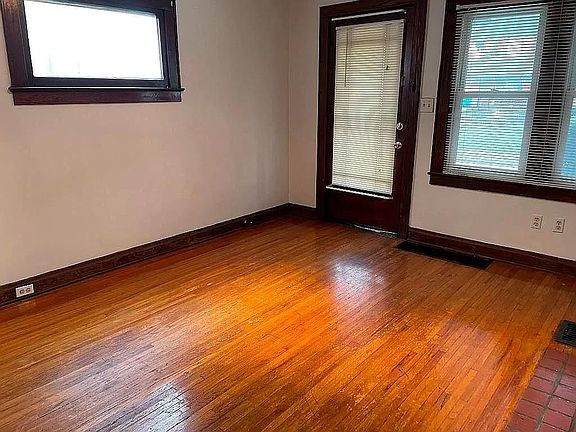 3rd image of 704 Thurman Ave #704