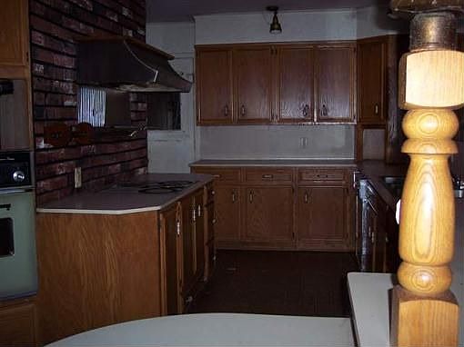 4th image of 7709 Park Dr