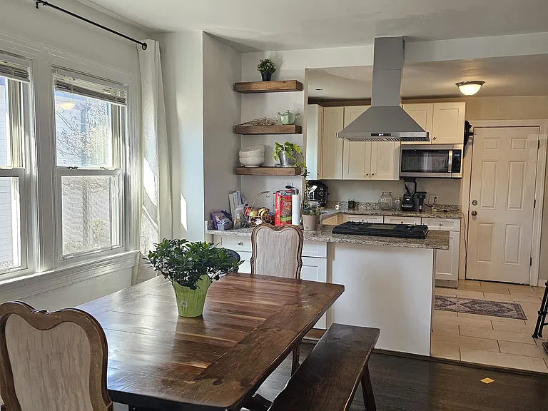 2215 32nd St SE — Photo 4
