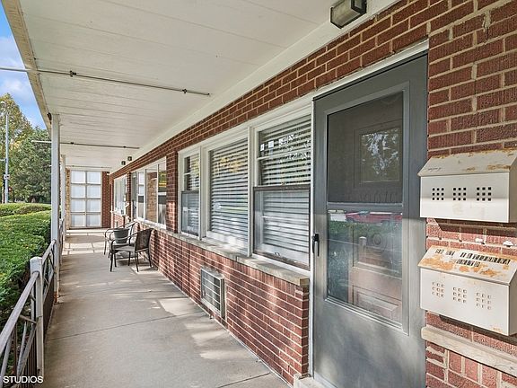 3rd image of 1001 N Harlem Ave APT C