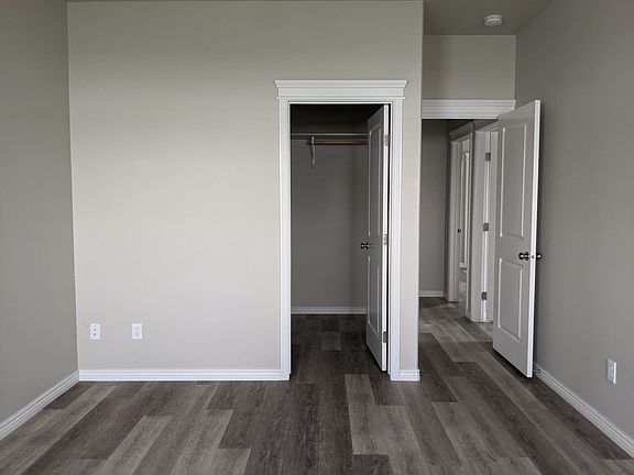 4th image of 294 Joellen Dr