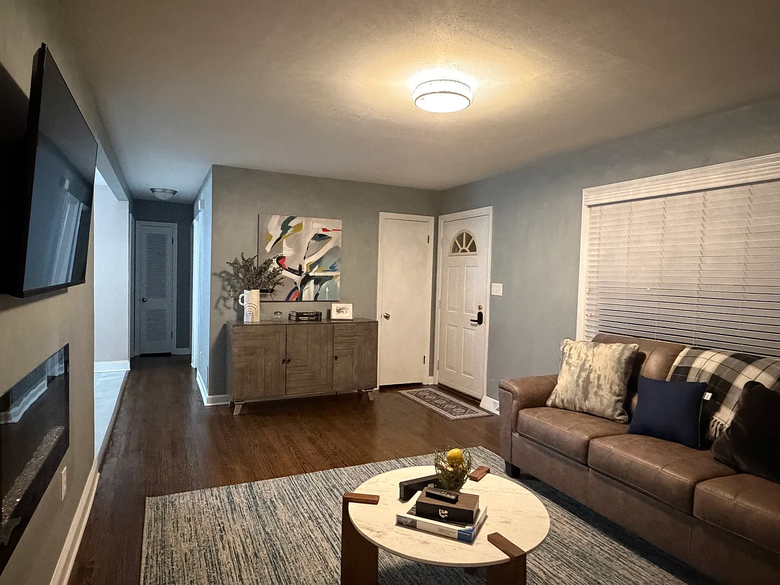 2 bed, 1000 sqft, $1,600 — Photo 1