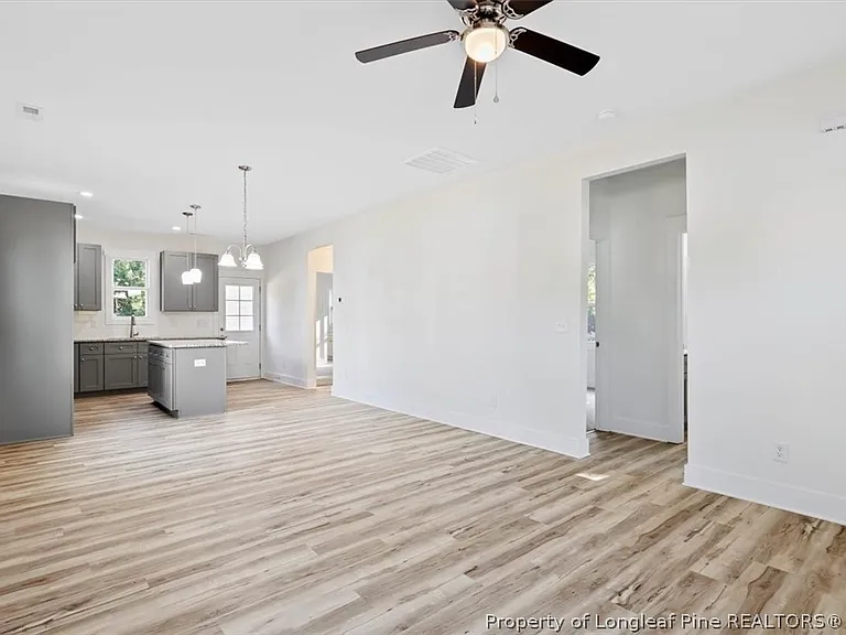 601 E Bay St — Photo 4
