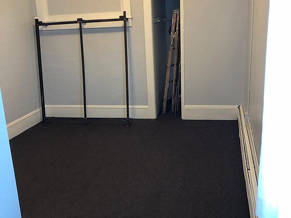 Bed 1 w/ private 1/2 bath