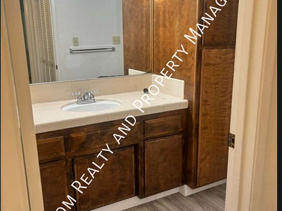 4th image of 5901 Auburn Oaks Dr #D