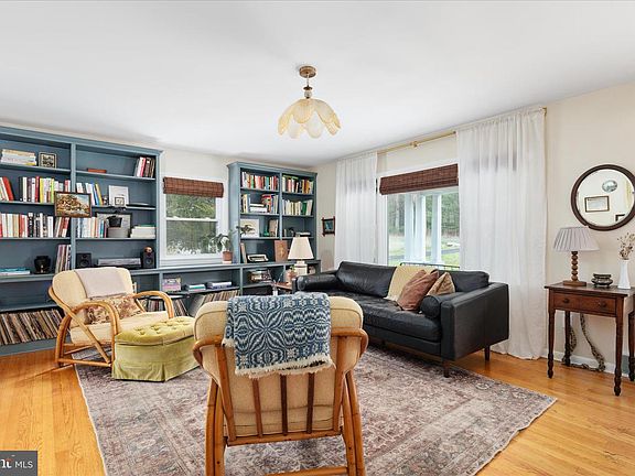 4th image of 1648 Trout Run Rd