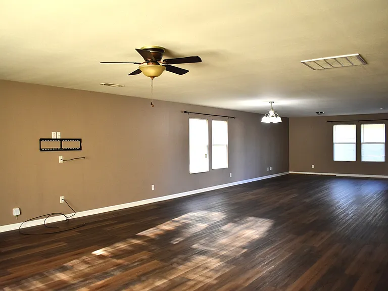15445 Tyler Mill Dr — Photo 16