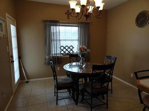 4th image of 2400 Palmetto Dr