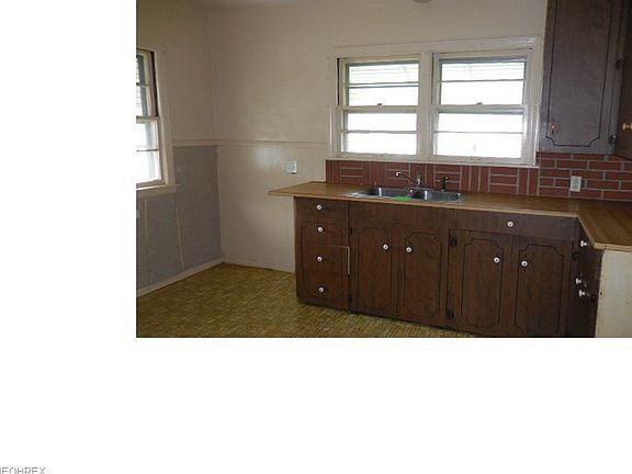 5th image of 303 Foster Ave