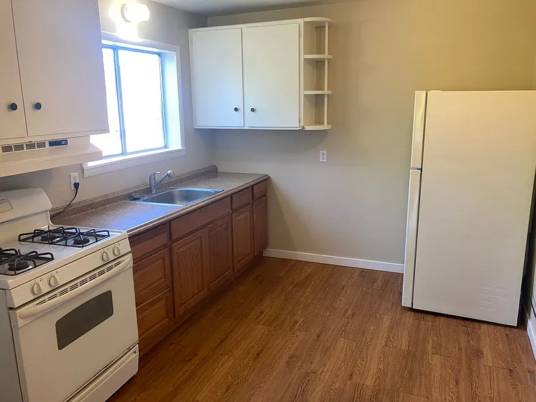 615 E I St — Photo 9