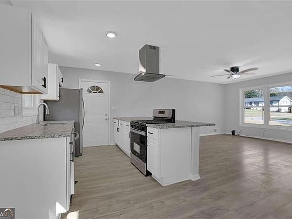 5th image of 3047 Horse Shoe Dr SE