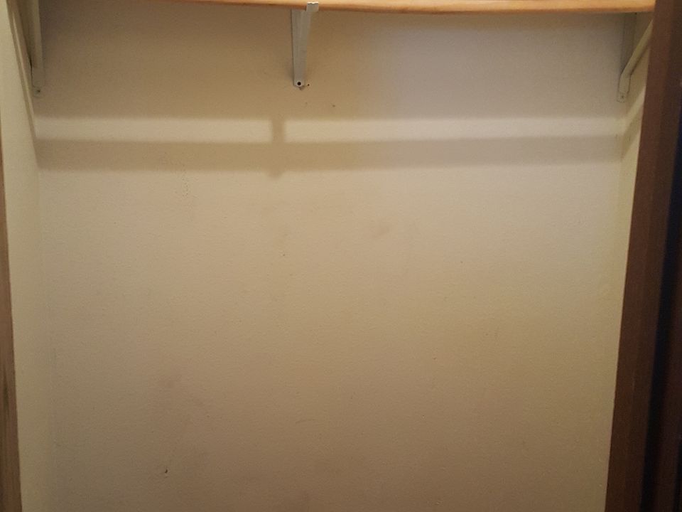 2nd bed room closet