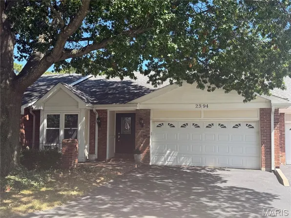 2394 Baxton Way, Chesterfield, MO 63017