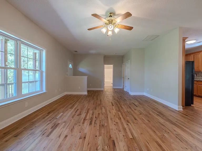 131 Eric Dr — Photo 1