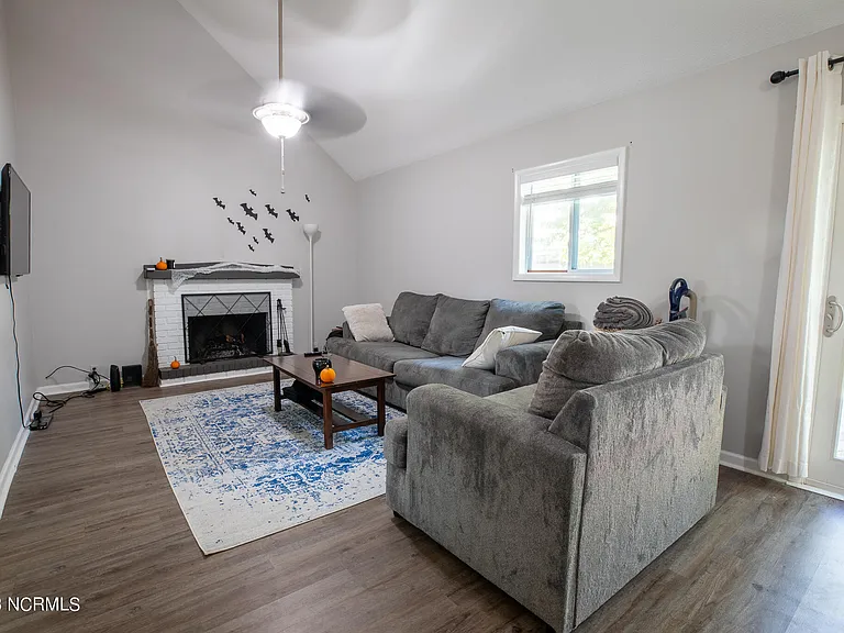 204 Doris Ave E — Photo 9