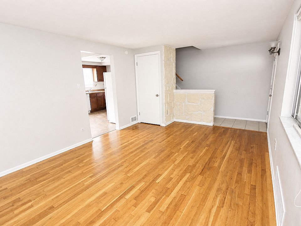 Living Room - 2/3 Bedroom Townhome
